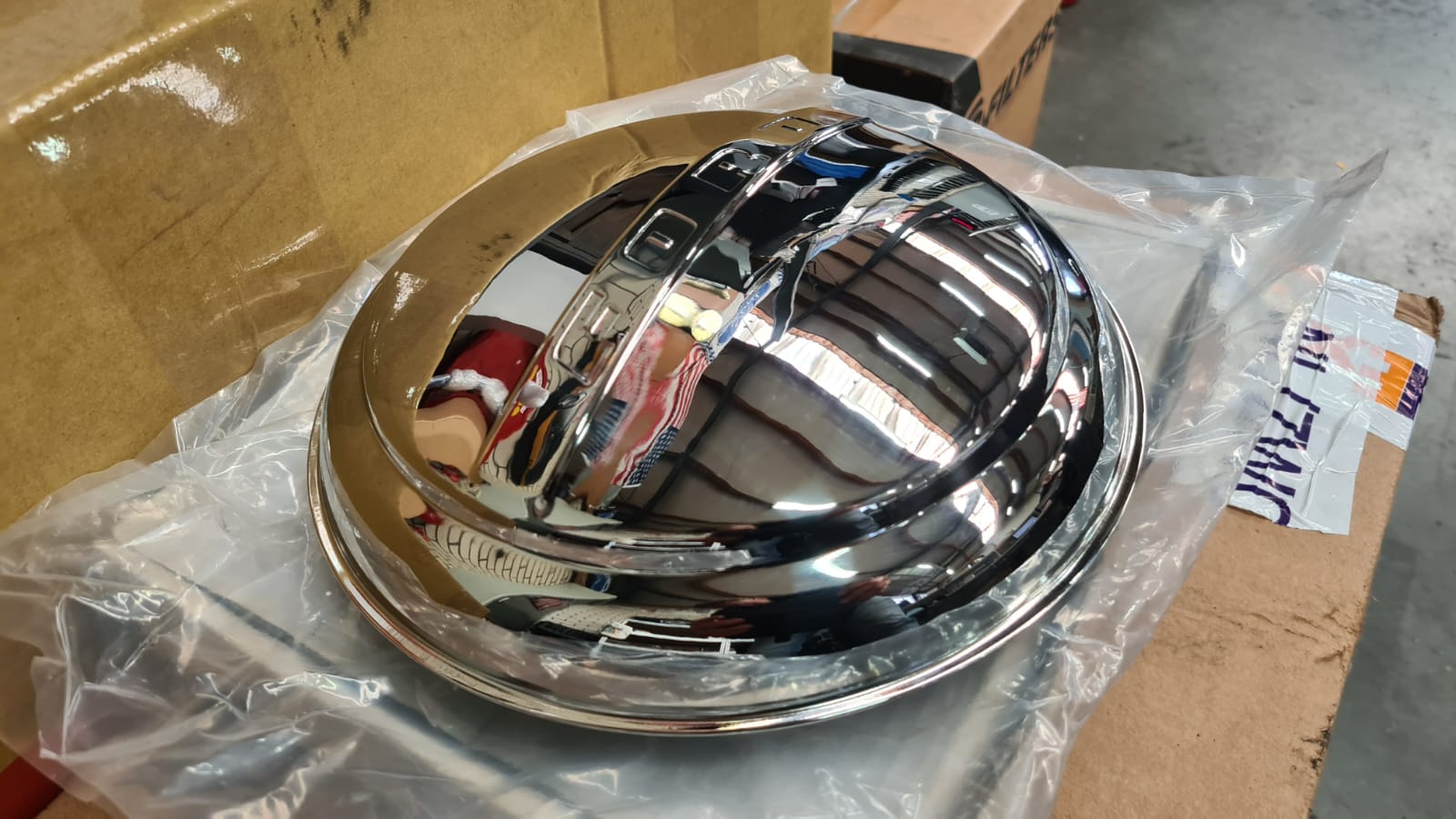 Vintique INC Hub Cap