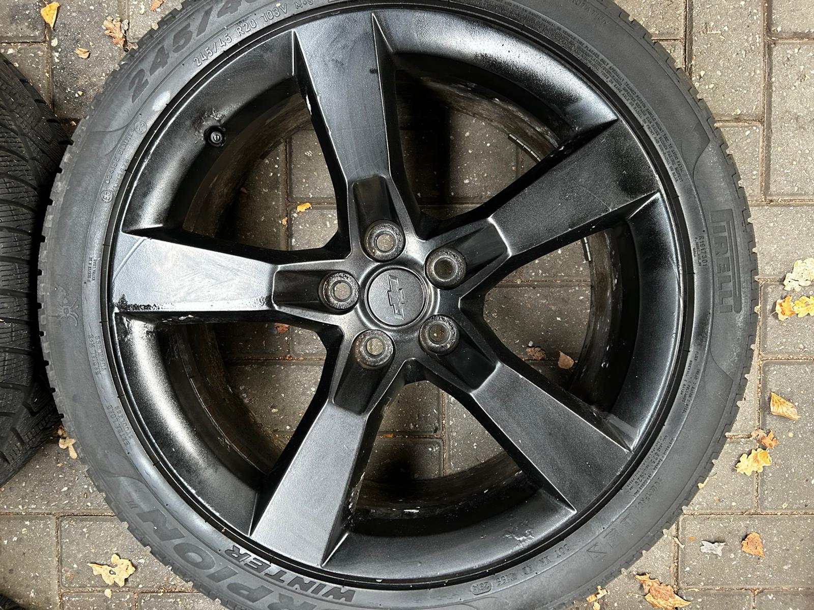 Gebruikte set velgen en banden Chevrolet Camaro 275/40/20 - 245/45/20