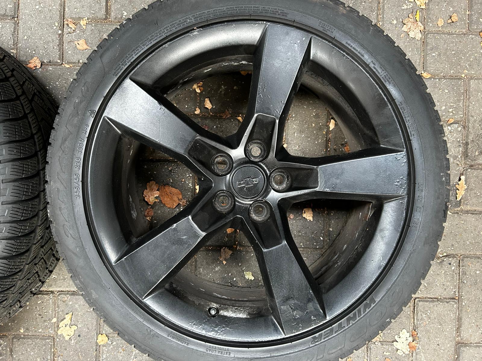 Gebruikte set velgen en banden Chevrolet Camaro 275/40/20 - 245/45/20
