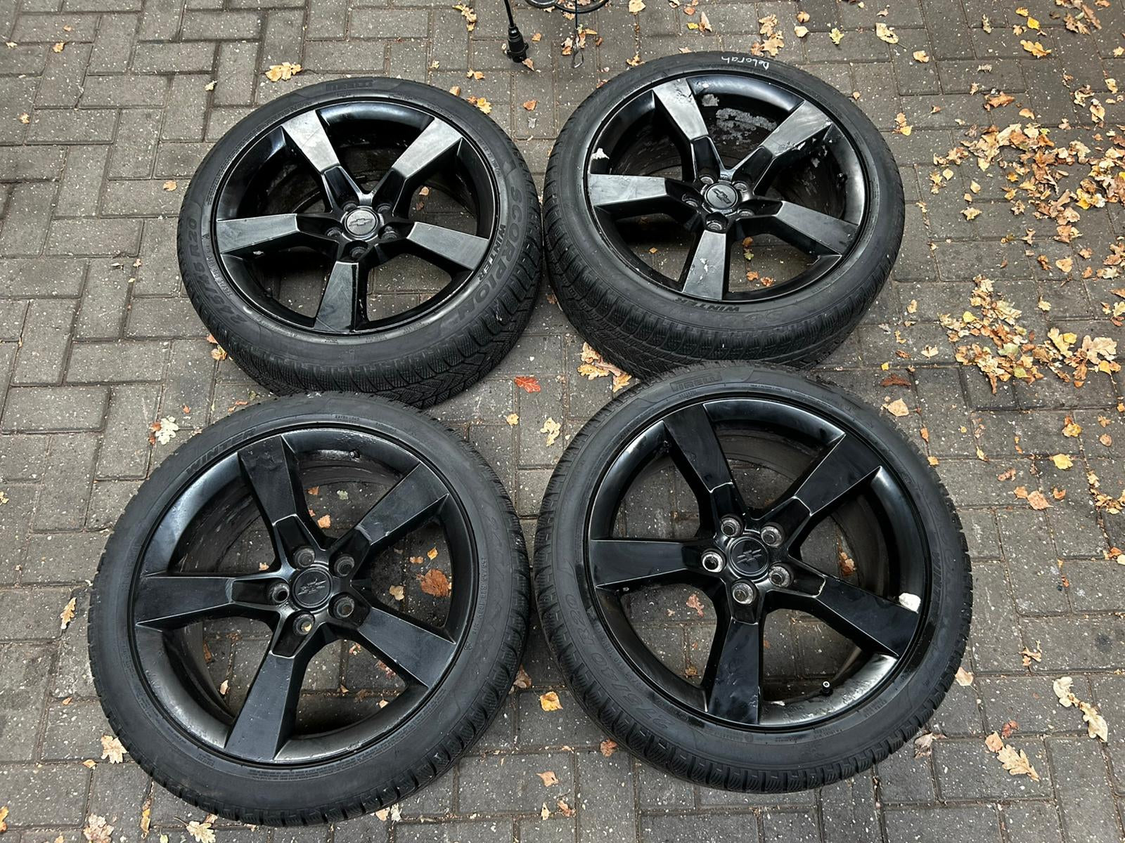 Gebruikte set velgen en banden Chevrolet Camaro 275/40/20 - 245/45/20